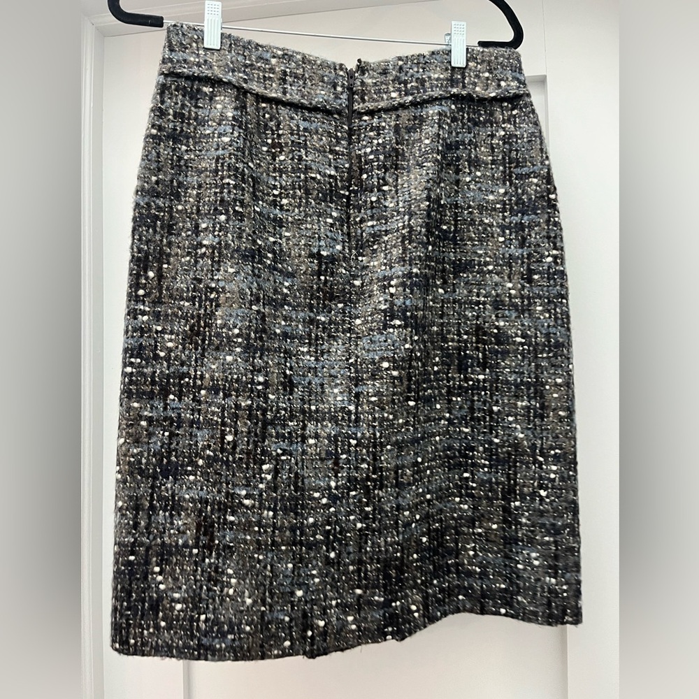 CH Black and gray wool boucle skirt